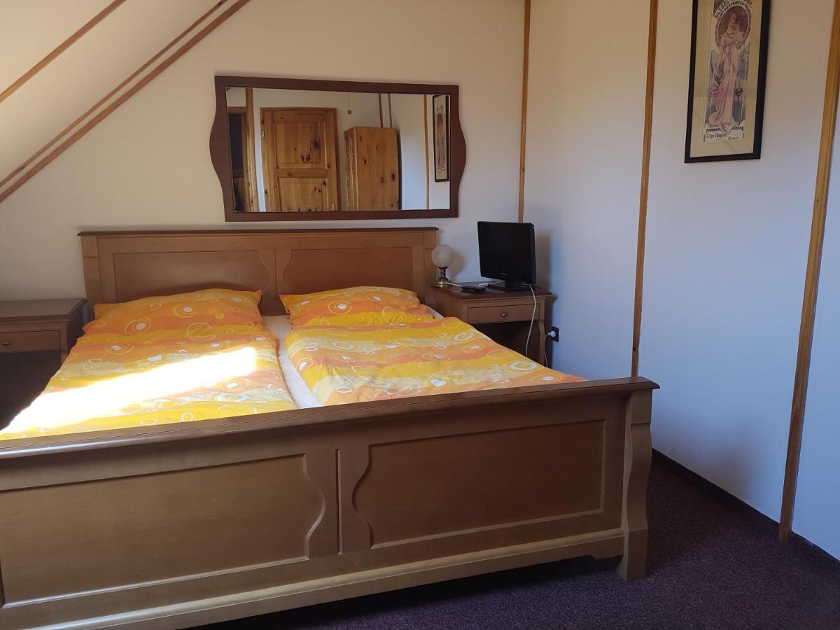 Hostinec Selsky Dvur Zbiroh Экстерьер фото