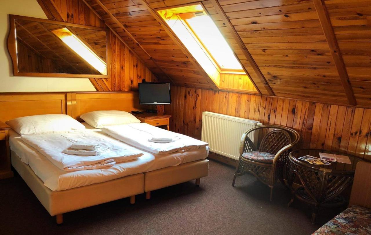 Hostinec Selsky Dvur Zbiroh Экстерьер фото
